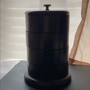 Tiered storage box (circular)